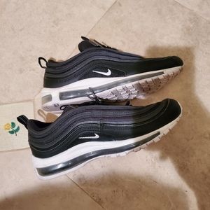 Airmax 97 mens 9 blk and white